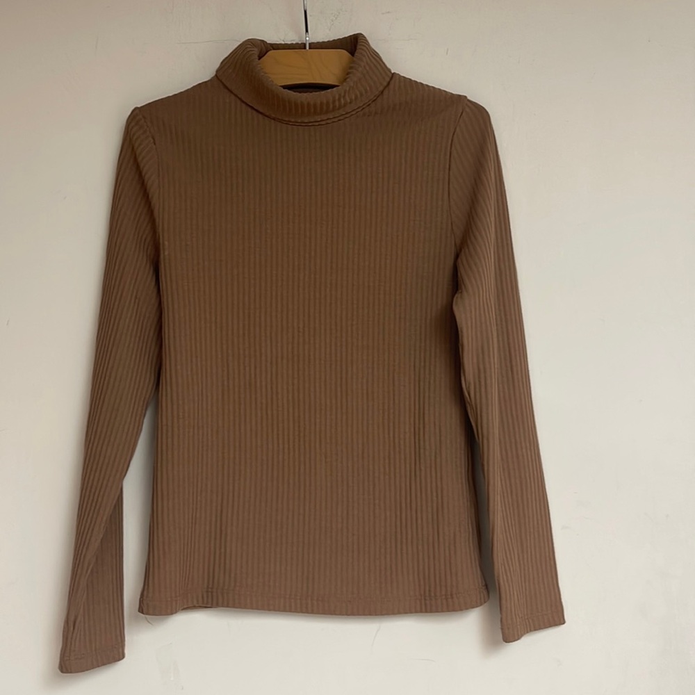 Hadas ribbed turtleneck top for girls size 14. Excellent condition.